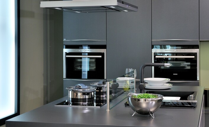 Diese modernen Elektrogeräte wie Backofen, Dampfgarer und Induktionsherd tauschen wir gerne bei Ihnen rund um Rostock, Teterow und Bützow aus. Diese modernen Elektrogeräte wie Backofen, Dampfgarer und Induktionsherd tauschen wir gerne bei Ihnen rund um Rostock, Teterow und Bützow aus.